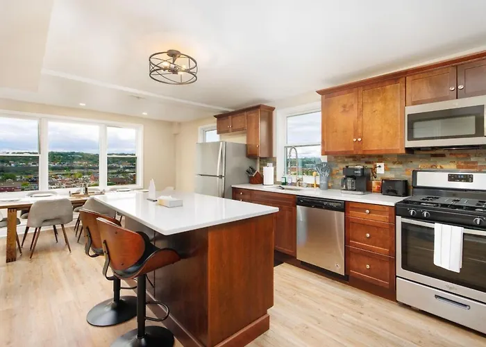 Skyline Views - Rooftop & Game - Sleeps 8