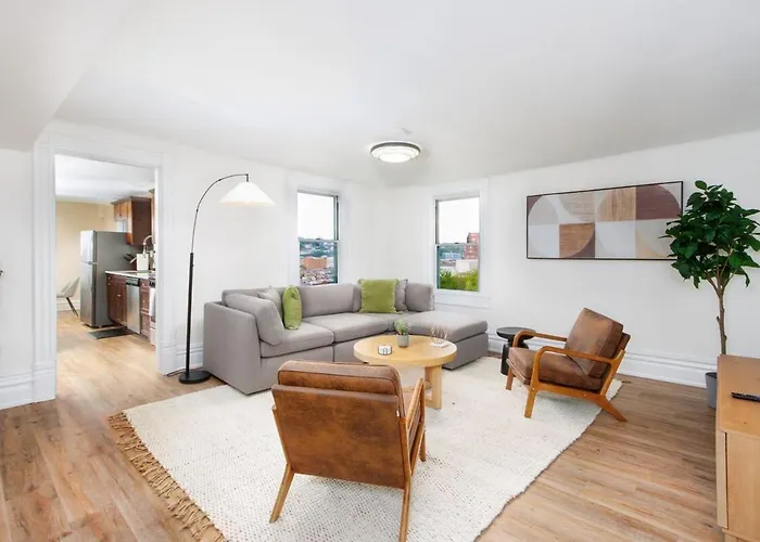 Apartment Skyline Views - Rooftop & Game - Sleeps 8 Pittsburgh