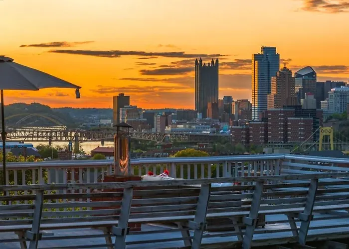 Skyline Views - Rooftop & Game - Sleeps 8 Pittsburgh
