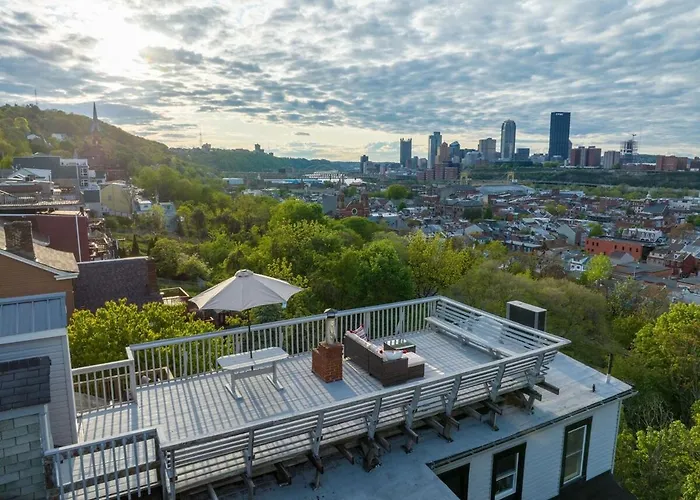 Skyline Views - Rooftop & Game - Sleeps 8 *